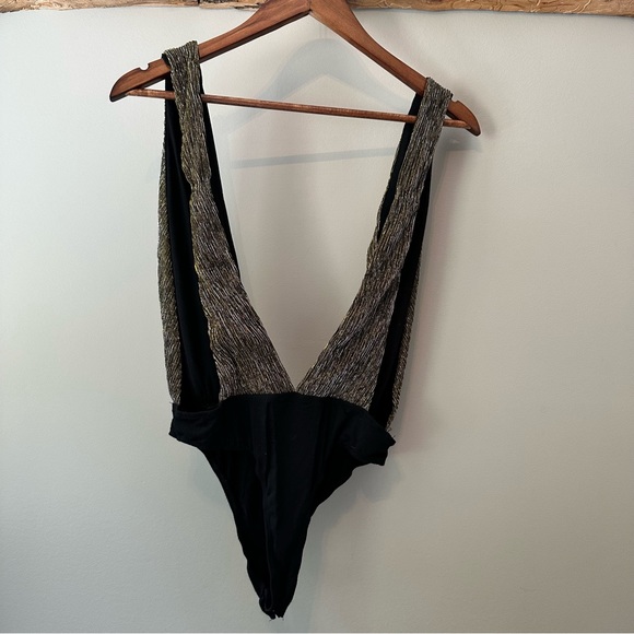 Superdown | Niko Deep V Bodysuit - Picture 3 of 6